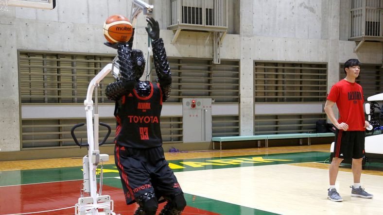 Stephen Curry’den Bile Güzel 3’lük Atan Robot