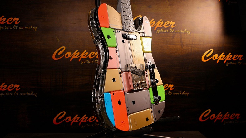 106 Adet iPhone’dan Yapılan Elektro Gitar (Video)