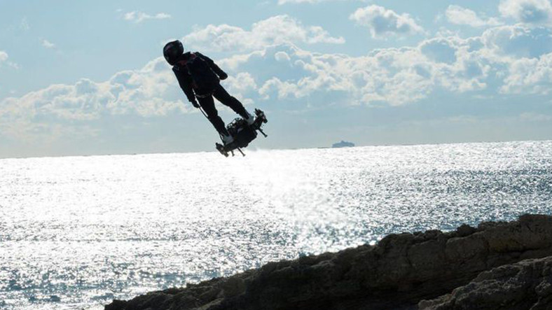 Bir Mucit, Jet Motorlu Kaykayıyla Manş Denizi’ni Geçecek