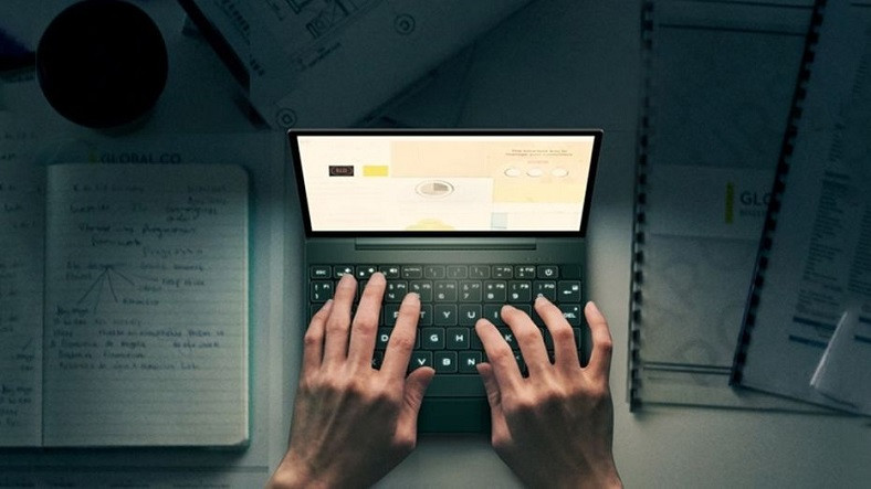 Dokunmatik Ekran Sahip Dünyanın En Küçük Laptop’u: Mag1