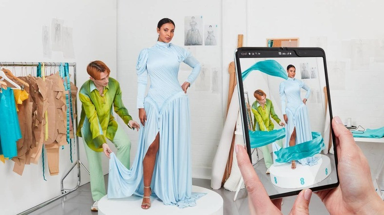 Dünyanın Birinci 5G Dayanaklı Artırılmış Gerçeklik Elbisesi