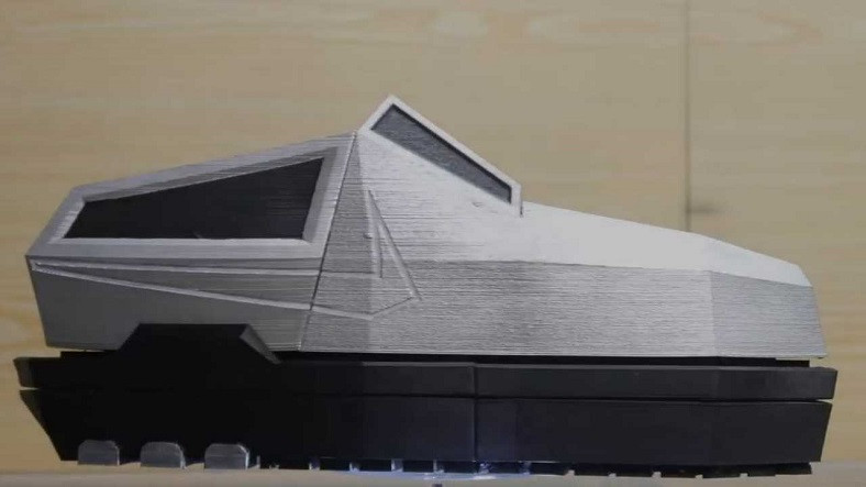 Dünyanın Birinci Cybertruck Ayakkabısı Üretildi (Video)