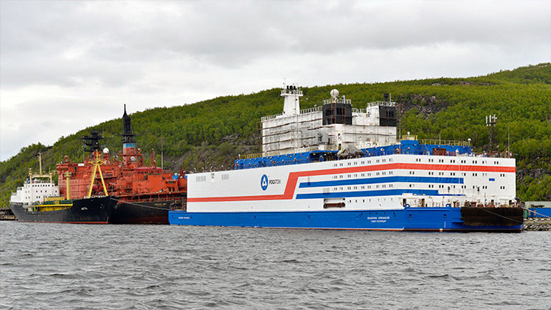 Dünya’nın Birinci Yüzen Nükleer Santrali Limana Ulaştı