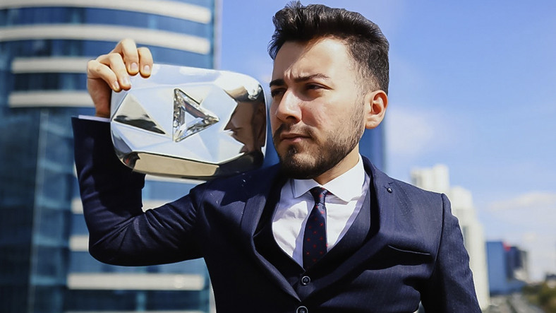 Enes Batur’un Tüm ‘Çalıntı’ Görüntüleri İfşa Edildi