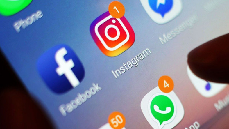 Facebook, Instagram ve WhatsApp Bir Defa Daha Çöktü