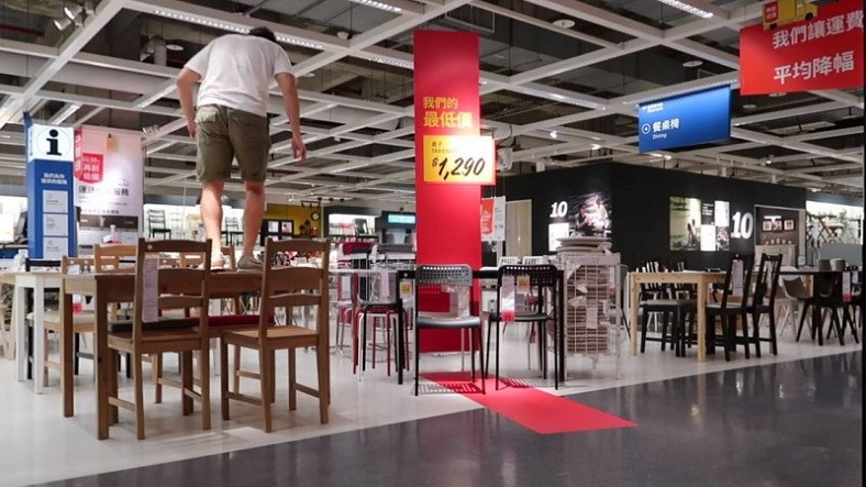 IKEA’da Saklanıp Bir Gece Geçiren YouTuber Tutuklandı
