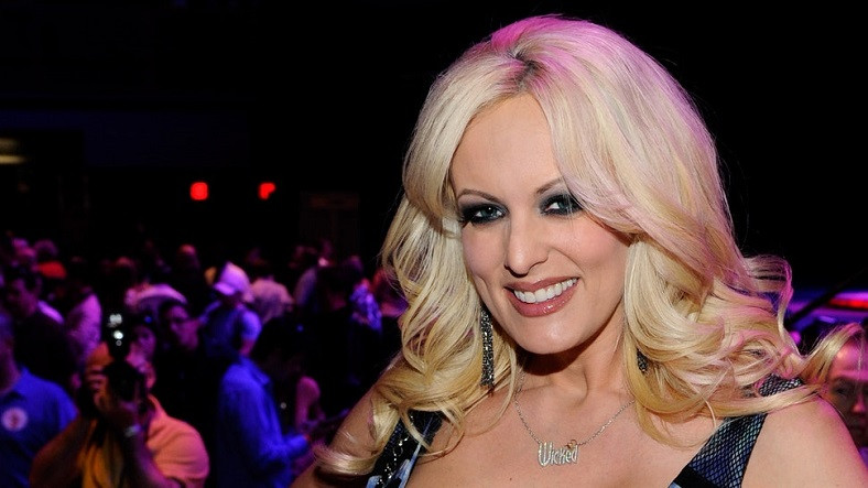 Instagram, Porno Yıldızlarının Hesaplarını Neden Siliyor?