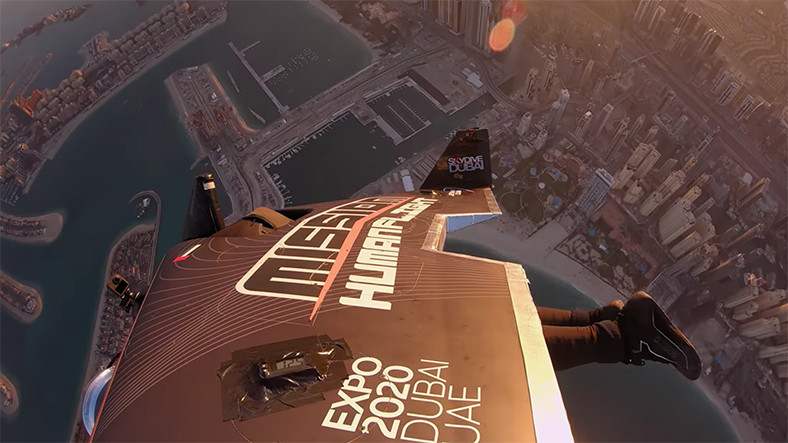 Jetman, 1800 Metre Yüksekliğe Çıkmayı Başardı (Video)