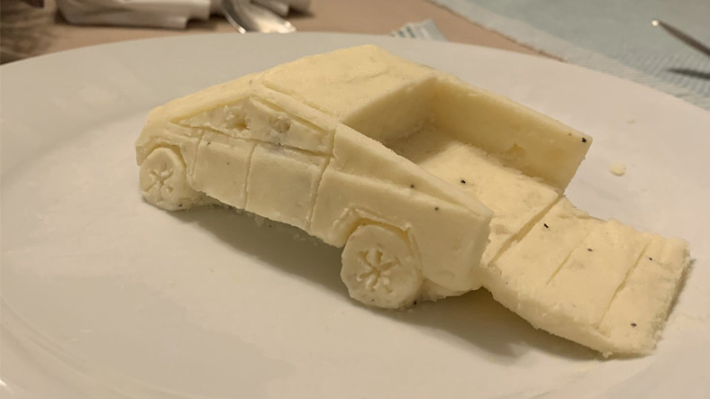 Patates Püresinden Yapılmış Tesla Cybertruck