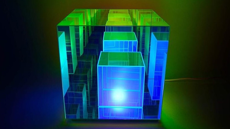 Sonsuz Küplerden Oluşuyor Üzere Görünen Gece Lambası (Video)