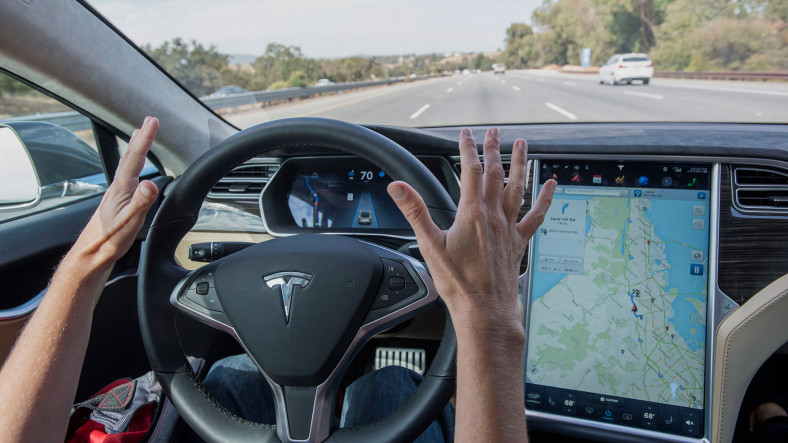 Tesla’nın Otopilot Sisteminde Güvenlik Zaafiyeti Olabilir mi