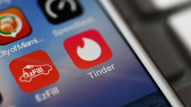 Tinder Kullanıcılarının Fotoğrafları, Bir Forumda Paylaşıldı