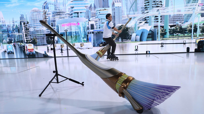 Toyota, Cadı Üzere Dolaşabileceğiniz Bir Süpürge Üretti