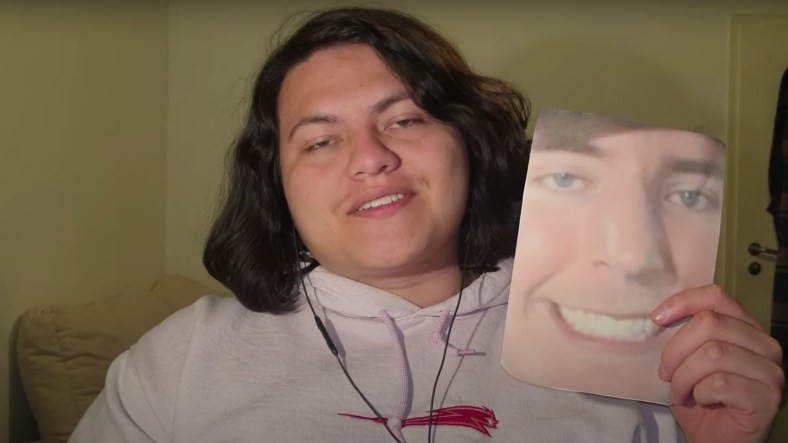 464 Gün Boyunca MrBeats’in Fotoğrafını Yiyen Adam (Video)