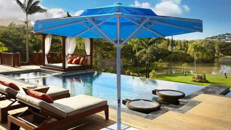 Antalya’da Üzerinde Güneş Paneli Olan Şemsiye Üretildi