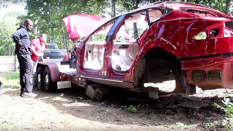 Bir YouTuberın Tesla’dan Benzinliye Dönüş Görüntüsü Kaldırıldı