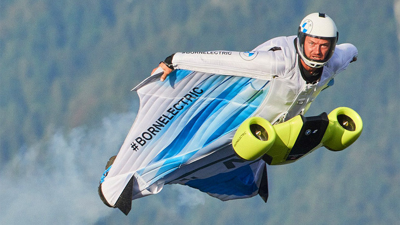 BMW, Elektrikli Wingsuit Tasarladı