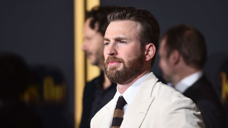 Chris Evans, Kazara Çıplak Fotoğrafını Paylaştı