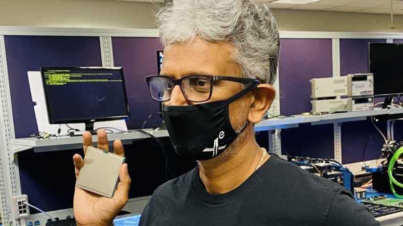 Devasa Xe Grafik İşlemcisinin Fotoğrafı Paylaşıldı