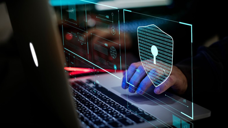 Dolandırıcılar, Çaldıkları Bilgileri Toplumsal Medyada Satıyor