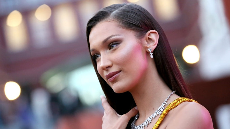 Instagram, Öyküsünü Kaldırdığı Bella Hadid’den Özür Diledi