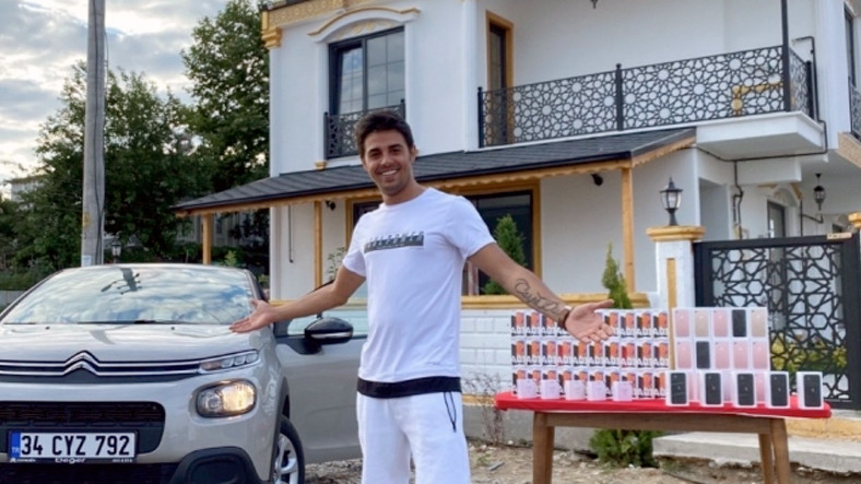 Instagram, Villa Çekilişi Yapan Fenomenin Paylaşımını Sildi