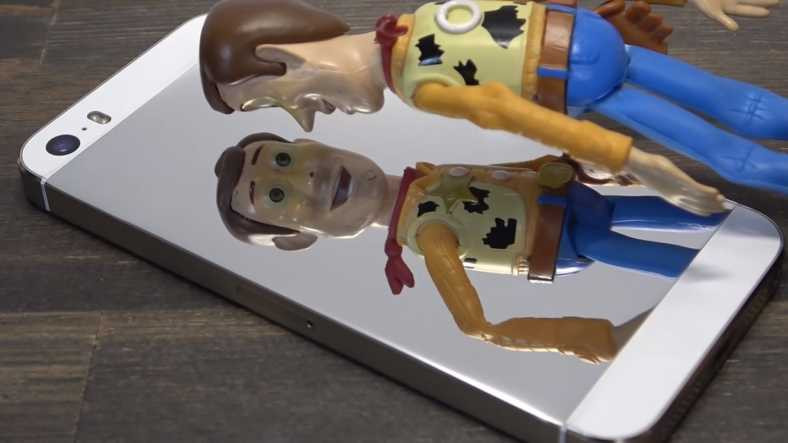 iPhone 5S’in Ayna Kadar Parlak Hale Geldiği Görüntü