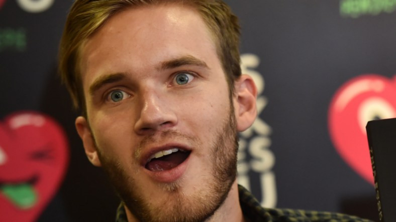 Kazara E-Posta Adresini Gösteren PewDiePie: Çok Aptalım