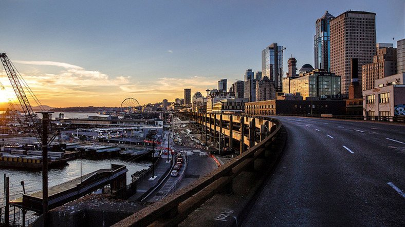 Meskenden Çıkmadan Otomobille Dünya Tipi Attıran Site