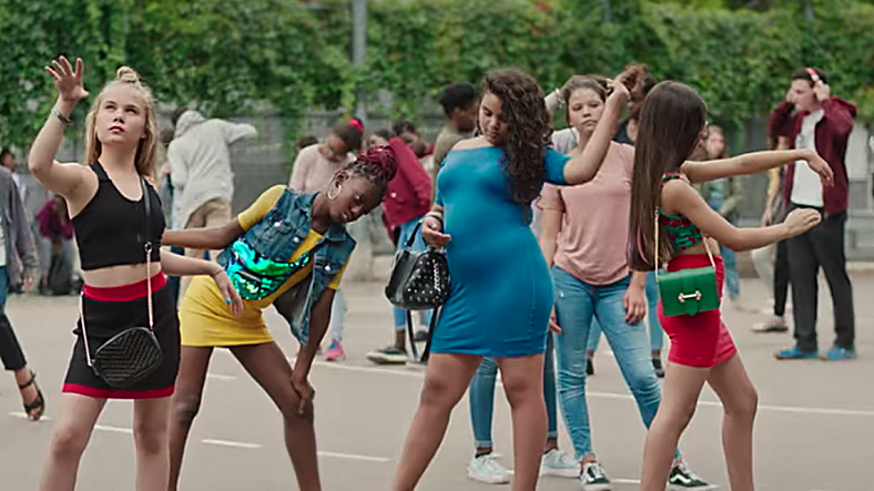 Netflix Sineması Minnoşlar, Toplumsal Medyada Topa Tutuldu