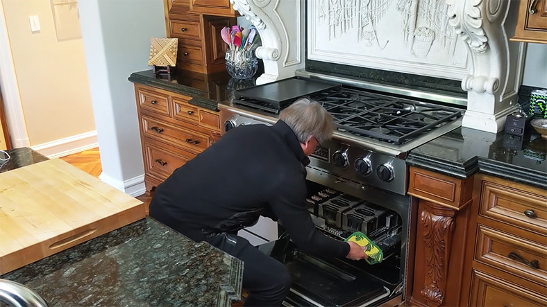 NVIDIA CEO’su Jensen Huang, Yeni RTX 3080 Ti’ı Fırına Verdi