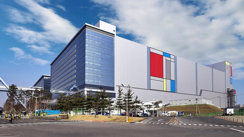 Samsung, Birinci 10 nm EUV Tabanlı DRAM Modüllerini Duyurdu