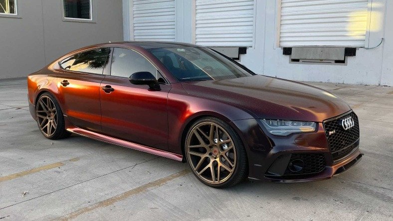 Siyahtan Kırmızıya Renk Geçişli Audi RS7 Göz Kamaştırdı