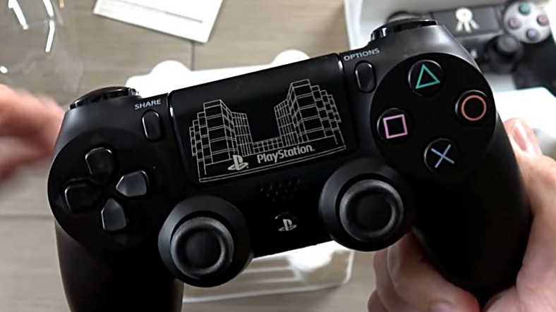 Sony Çalışanlarına Özel PS4 DualShock Tasarımı (Video)