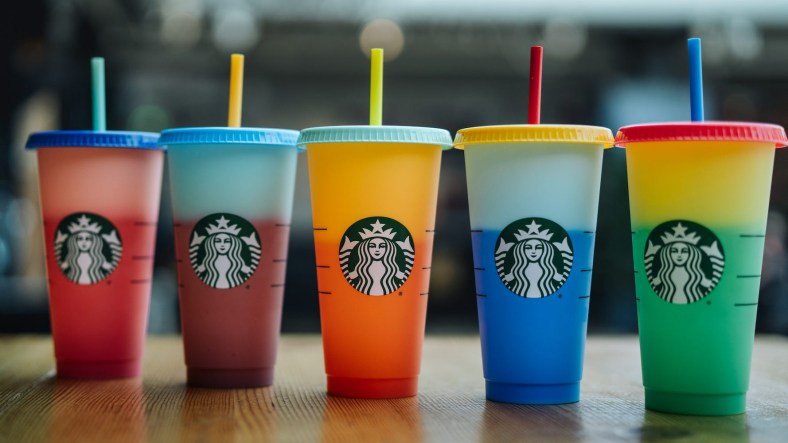 Starbucks’ten Renk Değiştiren Bardak: Konfeti