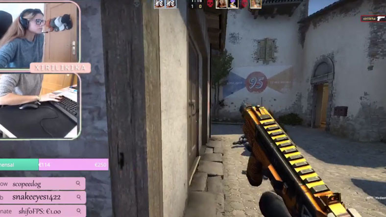 Tek Koluyla CS:GO Oynayan Bayan Twitch Yayıncısı Viral Oldu