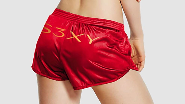 Tesla Artık de Alev Kırmızısı Kısa Şort Satışa Sundu