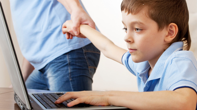 Türk Profesörden Farklı İnternet Bağımlılığı Tahlili