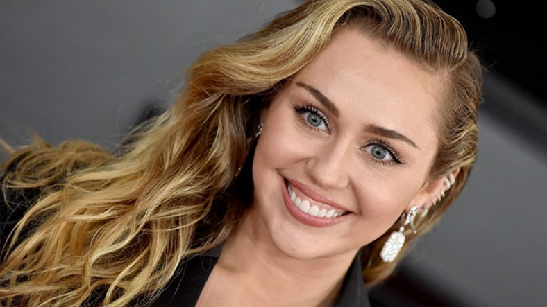 Ünlü Müzikçi Miley Cyrus: Uzaylılar Tarafından Kovalandım