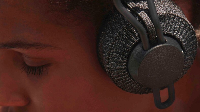 Adidas, Güneş Gücüyle Şarj Olan Kulaklık Geliştiriyor