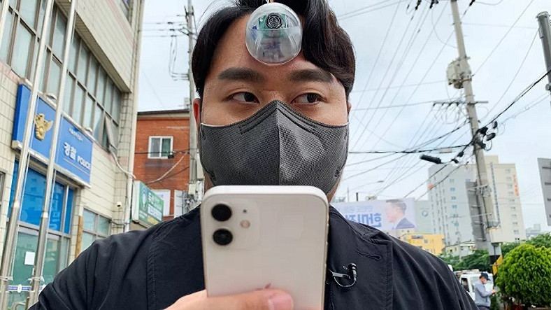 Bir Dizayncı, Telefon Bağımlılarına Üçüncü Göz Tasarladı