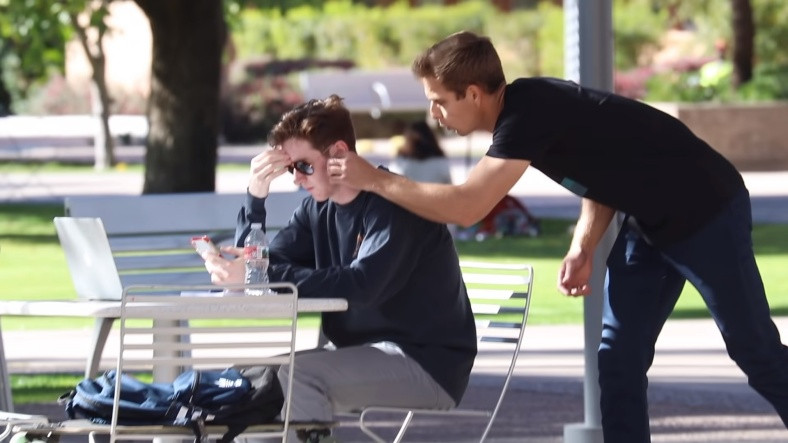 Bir YouTuber’ın AirPods Max Armağanlı Latifesi [Video]