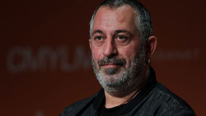 Cem Yılmaz, İsmine Düzmece Haber Yapan Sitelere Reaksiyon Gösterdi