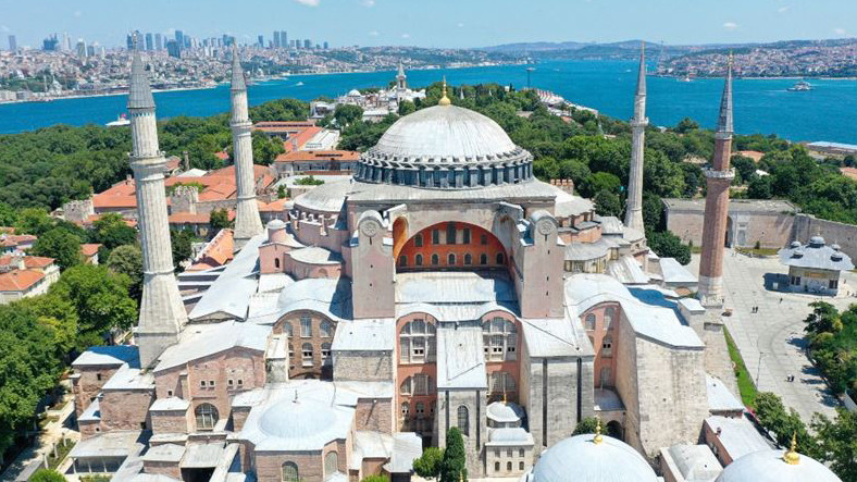 Cuma Namazına Gidenler Kısıtlamadan Muaf Tutulacak