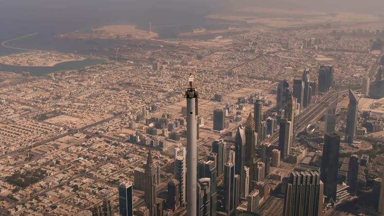 Emirates’in İzleyenleri Karşıt Köşe Eden Reklam Sineması [Video]