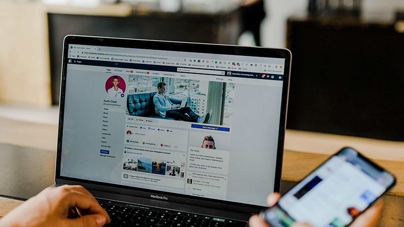 Facebook, İş İlanında Cinsiyetçilik Yapmakla Suçlanıyor