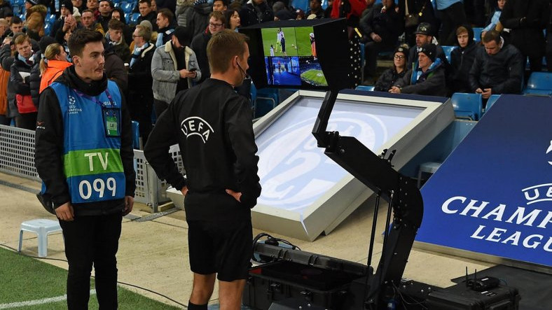 FIFA, Yarı Otomatik Ofsayt Sistemi Geliştiriyor