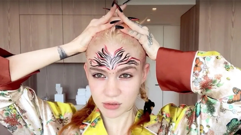 Grimes, Uzaylı Yaraları Dediği Dövmesini Paylaştı