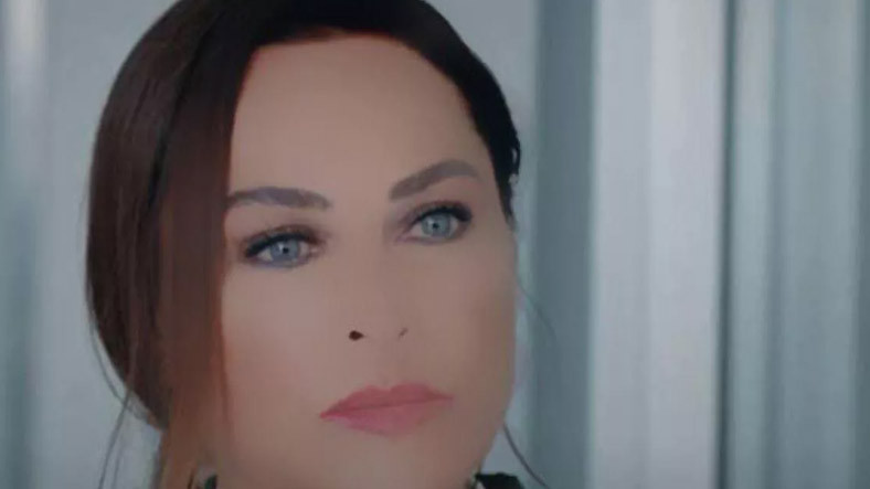 Hülya Avşar’a Uygulanan Filtre, Toplumsal Medyada Trend Oldu