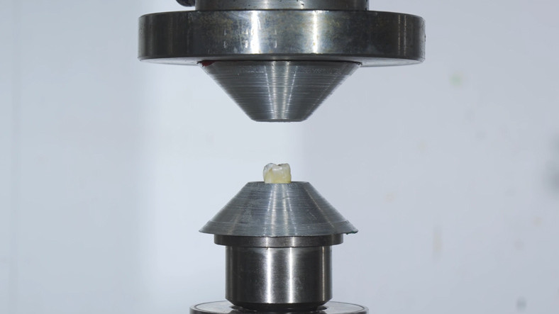 İnsan Dişi, Press Makinesinde Ezilirse Ne Olur? [Video]